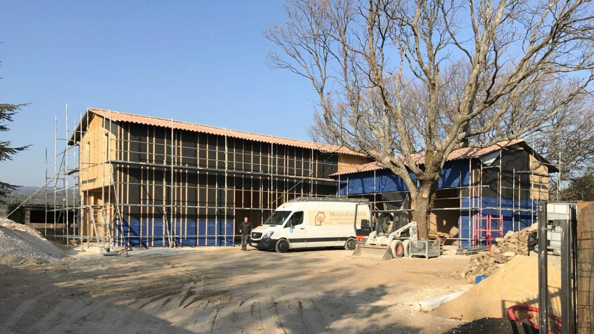 construire un bâtiment en ossature bois par des professionnels APT 84 en Luberon et Vaucluse
